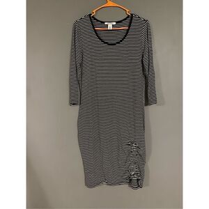 White House Black Market Black And White Curve Hem Long Sleeve Dress Size M